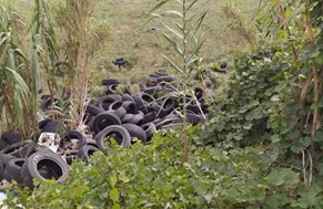 Τύρναβος: Απομάκρυναν 10 τόνους ελαστικών από τον Τιταρήσιο ποταμό! 