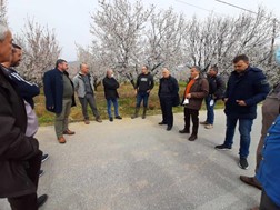 Κλιμάκιο της Περιφέρειας Θεσσαλίας στις παγετόπληκτες καλλιέργειες Τεμπών και Τυρνάβου 