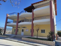 Ευαγγέλου: 1ο Νηπιαγωγείο Ελασσόνας - Ο Γάτσας ενοικίασε το κτήριο που εγκυμονεί κινδύνους για τα παιδιά