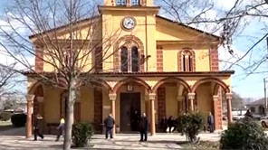 Συγκλονισμένοι οι κάτοικοι στην Χάλκη από την αυτοκτονία του ιερέα (Bίντεο)