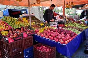 Μέτρα ελάφρυνσης ζητούν οι Θεσσαλοί καλλιεργητές λαϊκών αγορών 