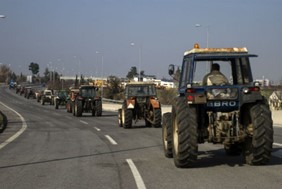 Από τη Δευτέρα στα μπλόκα οι αγρότες - Εξοδος των τρακτέρ στους δρόμους της Θεσσαλίας