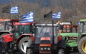 Bγάζουν τα τρακτέρ στους δρόμους οι αγρότες στη Λάρισα