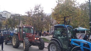 Συγκέντρωση διαμαρτυρίας αγροτών στη ΔΕΗ και στον ΕΛΓΑ στη Λάρισα 