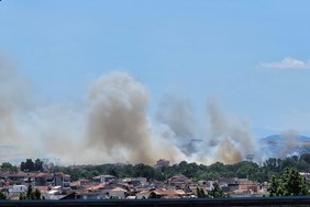 Λάρισα: Μεγάλη φωτιά στον Άγιο Θωμά - Μήνυμα του 112 στους κατοίκους 