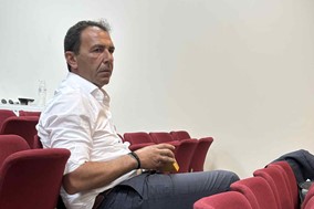 "Συγνώμη κύριε, ποιός είστε;"