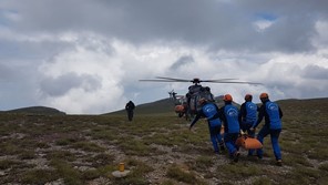 Ολοκληρώθηκε η μεταφορά της γυναίκας που εντοπίστηκε στον Όλυμπο