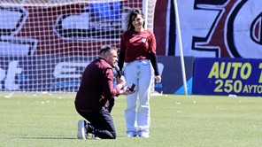 ΑΕΛ: Επιστροφή στη Super League και πρόταση γάμου στο ημίχρονο