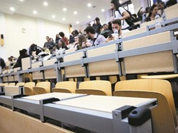 ΠΘ: Καθηγητής πλαστογραφούσε τις υπογραφές φοιτητών για να ξεπουλήσει το σύγγραμμά του