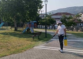 Απεντομώσεις σε παιδικές χαρές από τον Δήμο Φαρσάλων