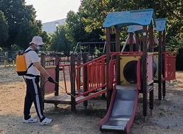 Σε πλήρη εξέλιξη οι απεντομώσεις σε κοινόχρηστους χώρους του Δήμου Φαρσάλων
