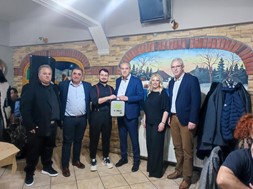 Δήμος Ελασσόνας: Δώρισε απινιδωτή στον Μορφωτικό Σύλλογο Μεσοχωρίου