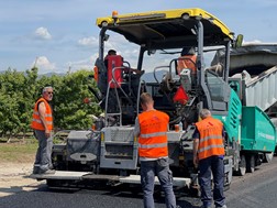 Σε εξέλιξη τα έργα ασφαλτόστρωσης στη Βρύση Τυρνάβου 