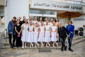 “Χορευτική” επίσκεψη αγάπης στο Δημοτικό Γηροκομείο Λάρισας