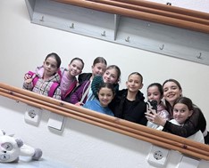Επίσκεψη μαθητριών μπαλέτου από την Ελασσόνα στη Δημοτική Σχολή Μπαλέτου Λάρισας