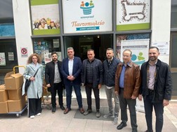 Πασχαλινά δέματα αγάπης από το Κοινωνικό Παντοπωλείο Λαρισας 