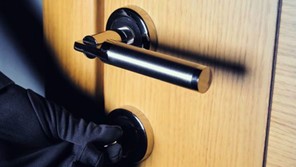 Εξάρθρωση σπείρας διαρρηκτών - Aνοιγαν σπίτια σε Λάρισα και Θεσσαλονίκη (βίντεο)