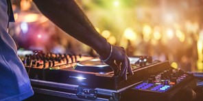 Σύλλογος Επαγγελματιών Δισκοθετών -DJs- Λάρισας: “Ο Δήμος Λαρισαίων αγνοεί την ύπαρξή μας”