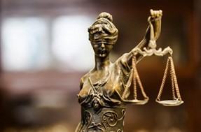 Τέμπη: Η Ένωση Δικαστών και Εισαγγελέων προτείνει αναθεώρηση του Συντάγματος για τις ενδεχόμενες ευθύνες πολιτικών