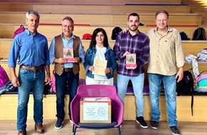 Στο 1ο Δημοτικό Σχολείο Εχιναίων πρόσφερε βιβλία το ΠΟΚΕΛ