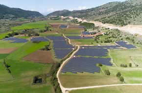 Φωτοβολταϊκά: Φθηνό ρεύμα για αγρότες μέσα από το πρόγραμμα "Απόλλων" για τους δήμους
