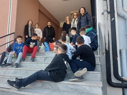 Το 44ο Δημοτικό Σχολείο Λάρισας πρόσφερε τρόφιμα στο Κοινωνικό Παντοπωλείο