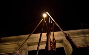 Tι ώρα θα φτάσει το Άγιο Φως στη Λάρισα 