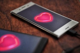 Dating apps: Έχουν σκοτώσει τον ρομαντισμό και τον έρωτα;