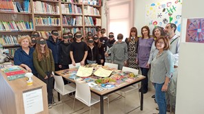 Μαθητές Γυμνασίου στη Δημοτική Βιβλιοθήκη Νίκαιας 
