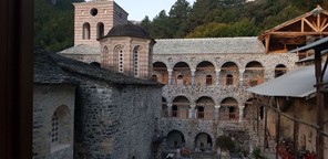 Αγέρωχο στέκει και πάλι το "πληγωμένο" μοναστήρι του Ολύμπου