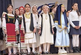 Η μαθητική γιορτή του δημοτικού σχολείου Νίκαιας για την 25η Μαρτίου