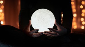 Τι φέρνει η Πανσέληνος του Ιανουαρίου με το όνομα Wolf Moon;