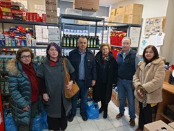 Προσφορά τροφίμων στο Κοινωνικό Παντοπωλείο Λάρισας 