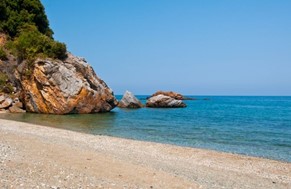 Η παραλία Ψαρόλακας στον Δήμο Αγιάς 