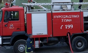 Aυτοκίνητο άρπαξε φωτιά στην οδό Βόλου