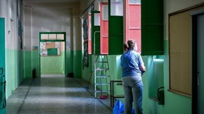 18 θέσεις εργασίας στον δήμο Αγιάς για σχολικές καθαρίστριες 