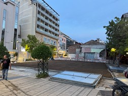 Ένα άλλο τοπίο αναδείχτηκε μπροστά από το αρχαίο θέατρο Λάρισας