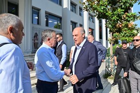 Στη Λάρισα Βελόπουλος, Κωνσταντοπούλου για την πρώτη δίκη των Τεμπών