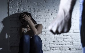 Αγιά: Απείλησε, έβρισε κι άσκησε σωματική βία στην σύζυγό του 