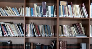 Λάρισα: Το πολιτιστικό κέντρο εκπαιδευτικών χαρίζει βιβλία σε σχολεία σε όλη την Ελλάδα (βίντεο)