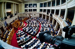 Oξύτατη αντιπαράθεση στη Βουλή για τα Τέμπη - Το βράδυ η ψηφοφορία 