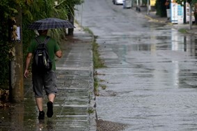 Καλοκαιρία και ζέστη έως την Κυριακή - Aπό Δευτέρα καταιγίδες 