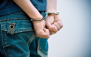 Λάρισα: Χειροπέδες για κατοχή κοκαΐνης και κάνναβης