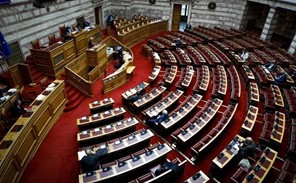 Πρόταση δυσπιστίας: Την Τρίτη κατατίθεται στη Βουλή - Τι προβλέπει ο κανονισμός