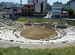 Ευρωπαία επίτροπος θα επισκεφθεί το αρχαίο θέατρο Λάρισας