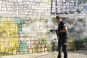 Στη Λάρισα καθαρίζονται τα "άναρχα" γκράφιτι - Καλλωπισμός δημόσιων χώρων 