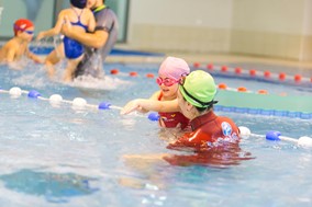 Δ. Λαρισαίων: Δωρεάν μαθήματα κολύμβησης για τα παιδιά των Παιδικών Σταθμών 