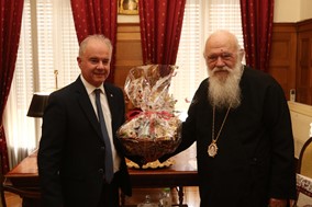 Επίσκεψη του Δημάρχου Τεμπών Γεωργίου Μανώλη στον Αρχιεπίσκοπο Αθηνών και Πάσης Ελλάδος Ιερώνυμο