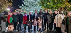Φωταγωγήθηκε το χριστουγεννιάτικο δέντρο στην κοινότητα Μακρυχωρίου 