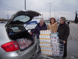 110 οικογένειες έλαβαν τρόφιμα από τους Ενεργούς Πολίτες Λάρισας
